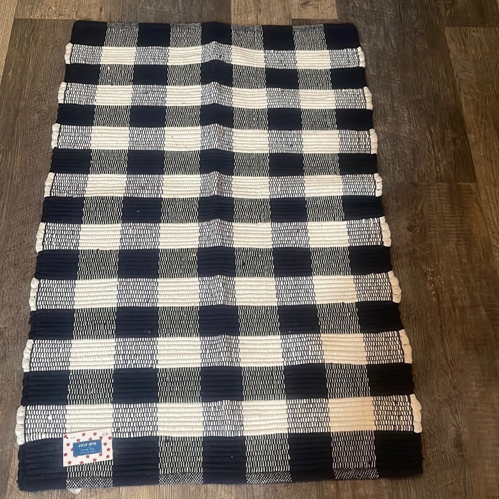 Rug - Picture 1 of 7